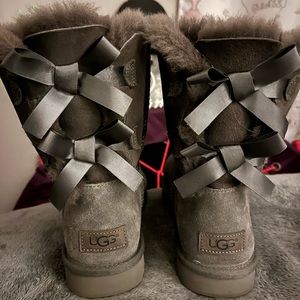grey uggs with bows
